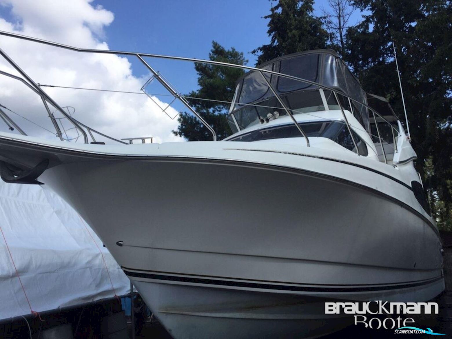 Silverton Marine 330 Sport Bridge
