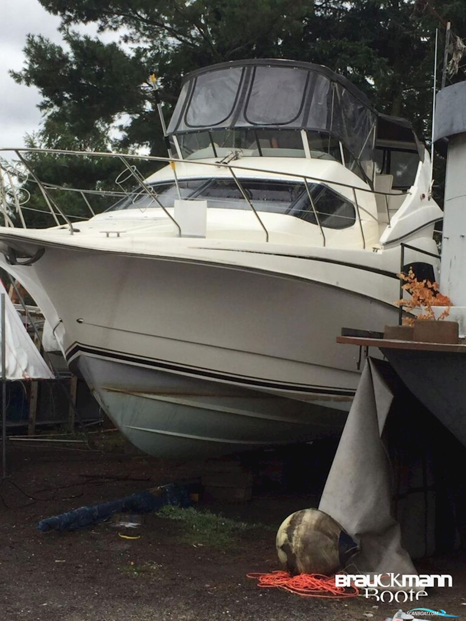 Silverton Marine 330 Sport Bridge