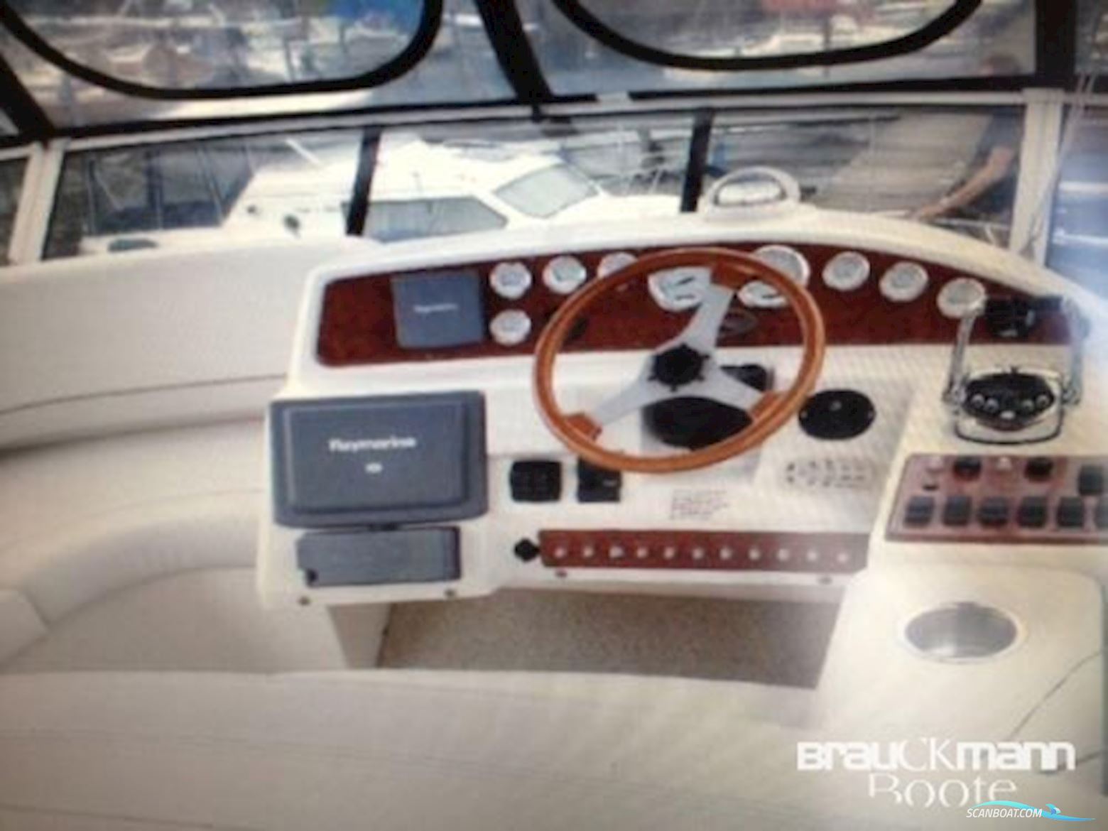 Silverton Marine 330 Sport Bridge