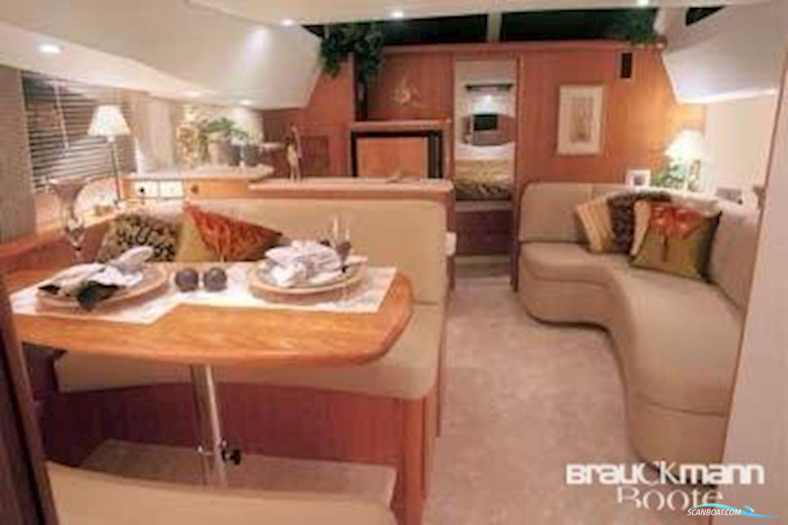 Silverton Marine 330 Sport Bridge