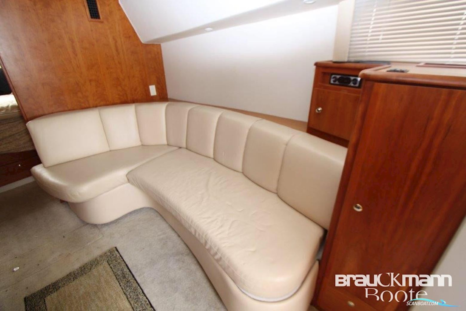 Silverton Marine 330 Sport Bridge