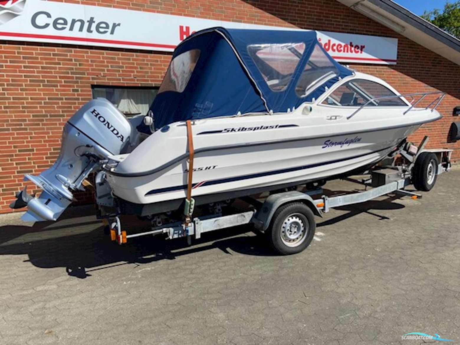 Skibsplast 555 HT m/Honda F100 hk og Brenderup trailer