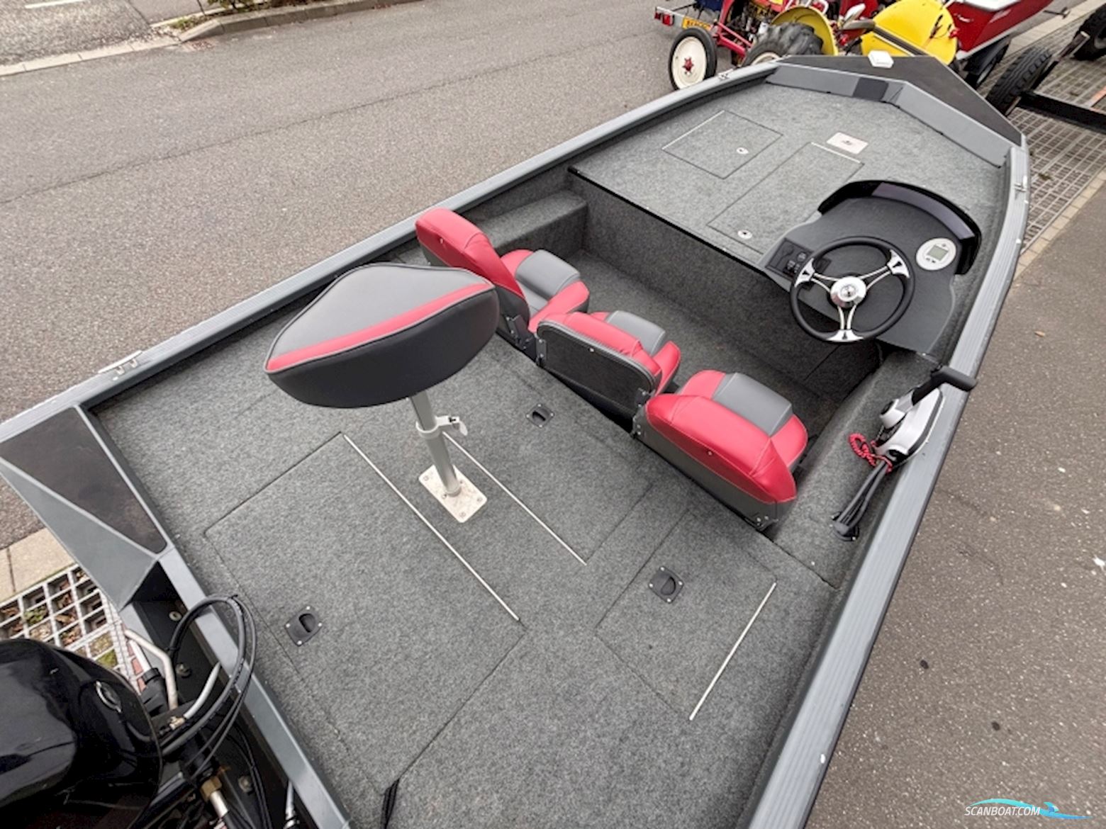 Smartliner 490 Bass Boat