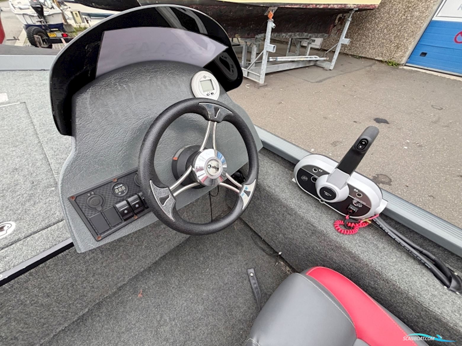 Smartliner 490 Bass Boat