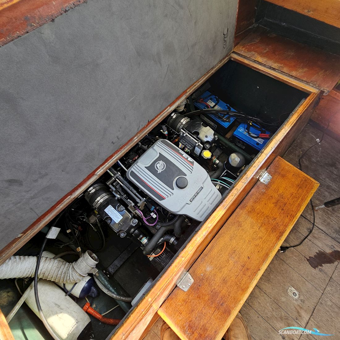 SOLGT - Coronet De Luxe 24 Cabin, Special Kun nu i April Nyere Mercury Motor