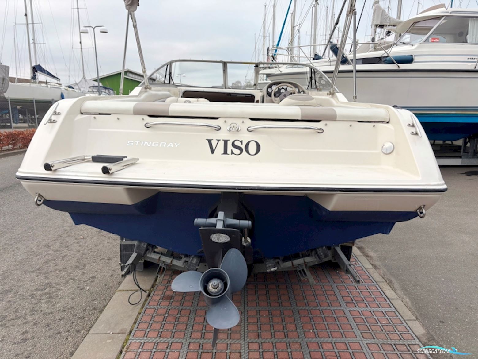 Stingray 220 CS Daycruiser