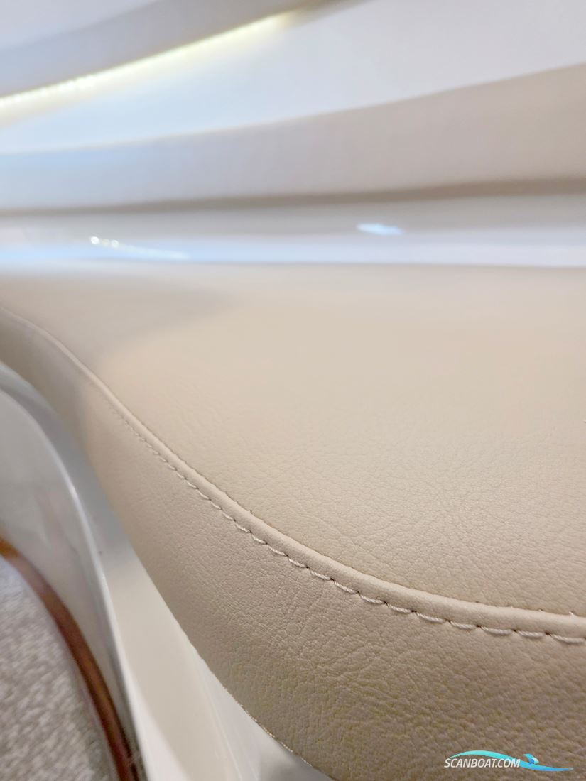 Stingray 250 CS (står klar på næsten ny trailer)