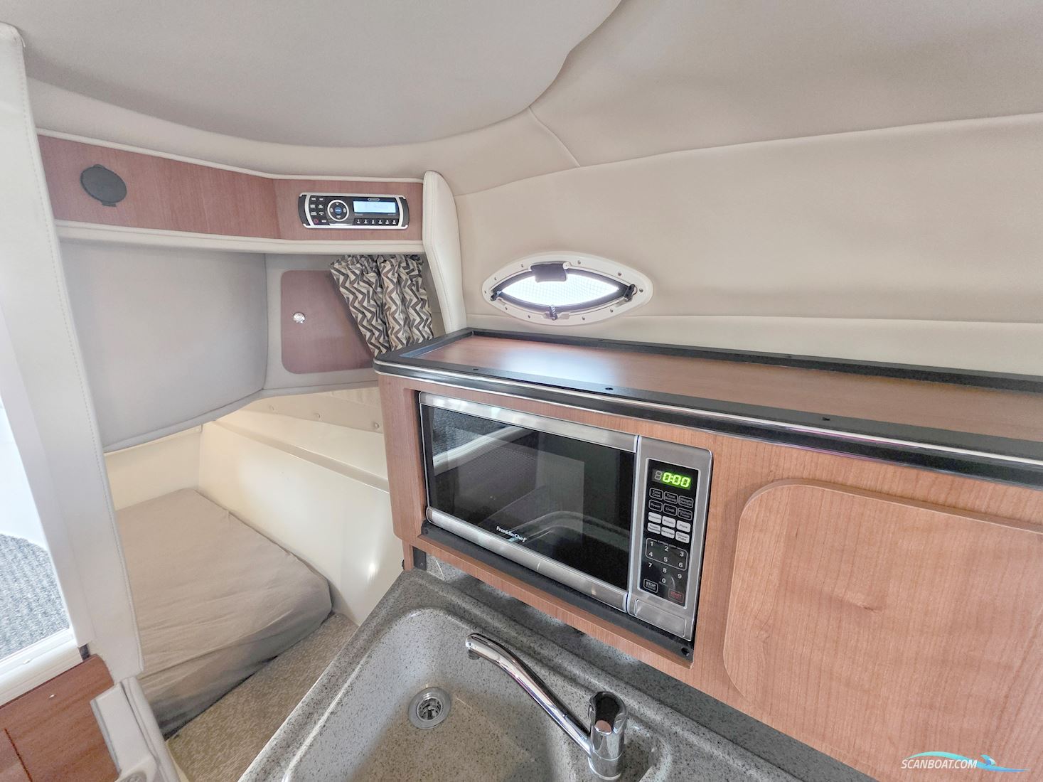 Stingray 250 CS (står klar på næsten ny trailer)