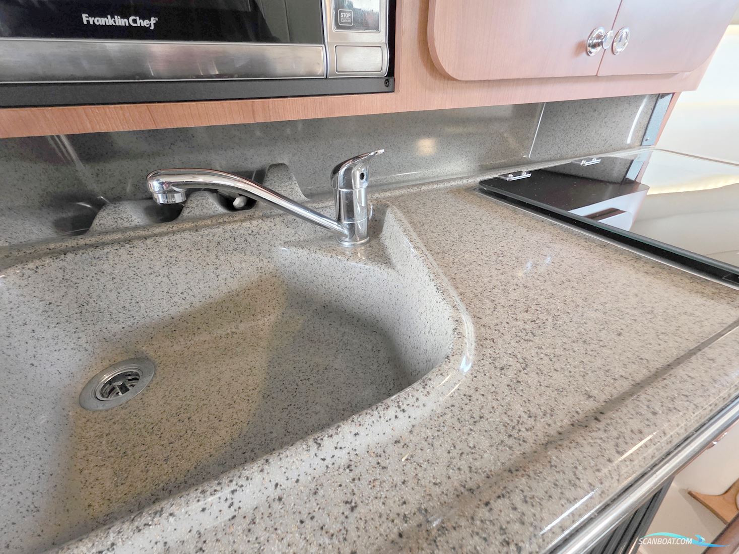 Stingray 250 CS (står klar på næsten ny trailer)