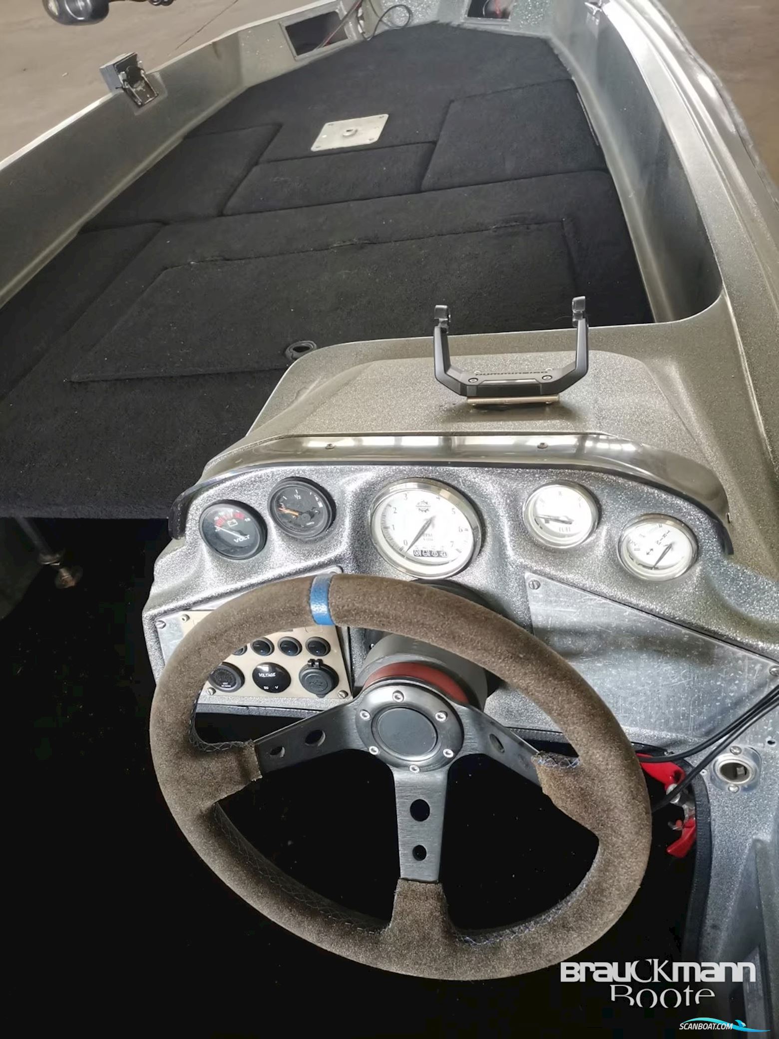 Stratos Boats 355 V