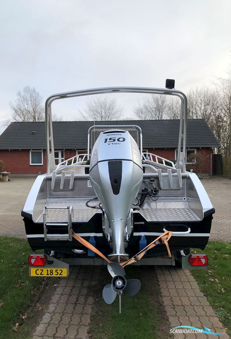 Styrepultbåd Gemi 630 CC