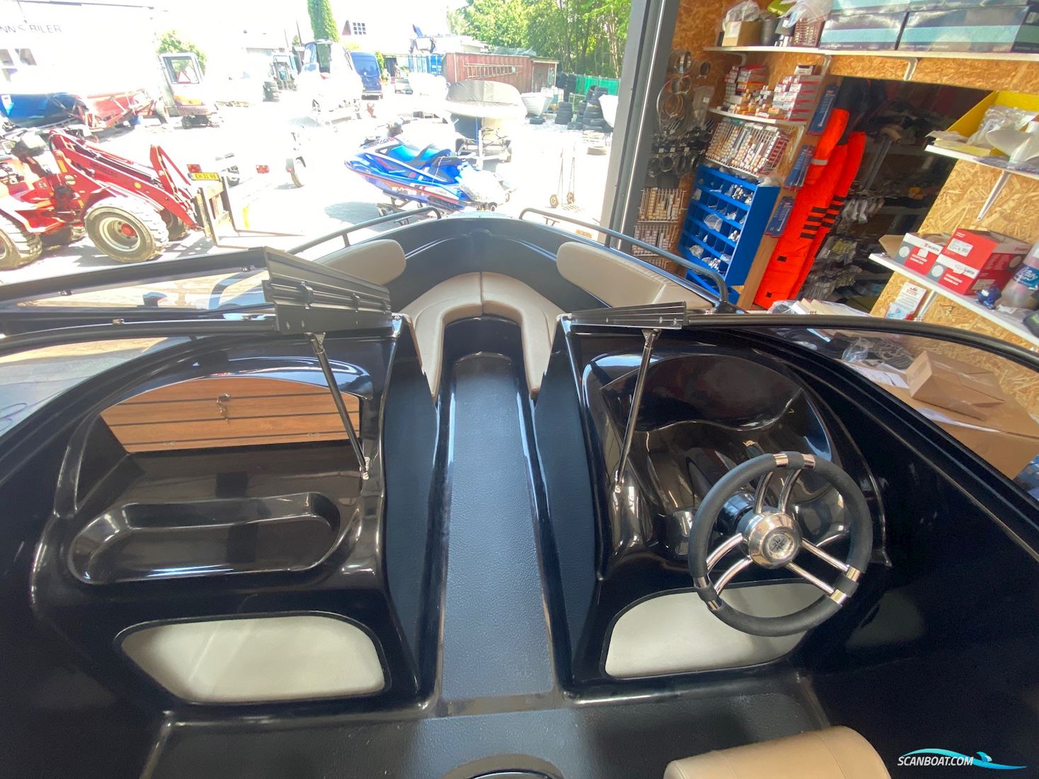 Suncraft 560 BR Black Edition