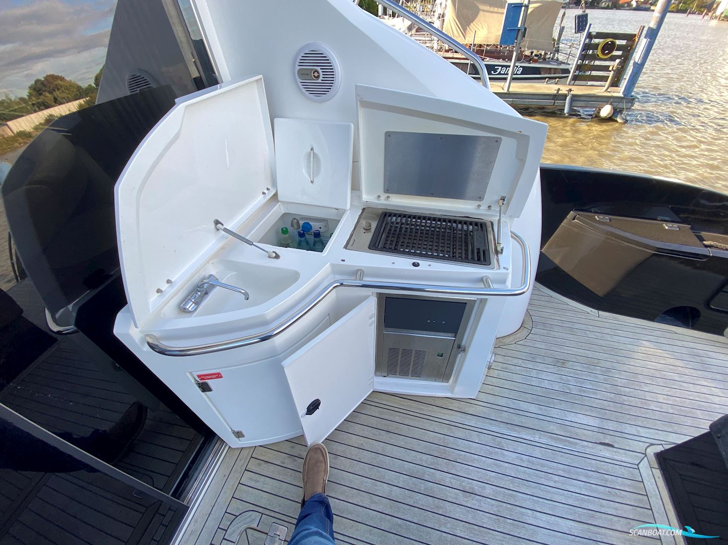 Sunseeker Predator 52