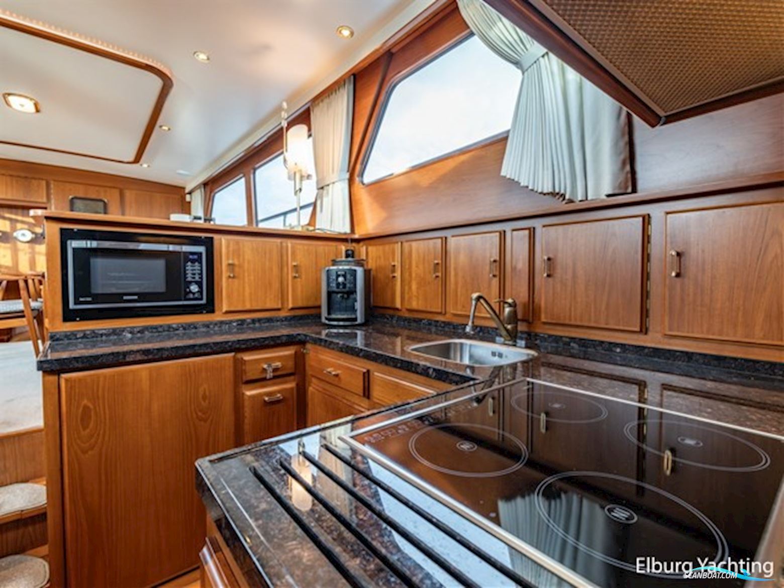 Super van Craft 18.60 - Vast Stuurhuis 