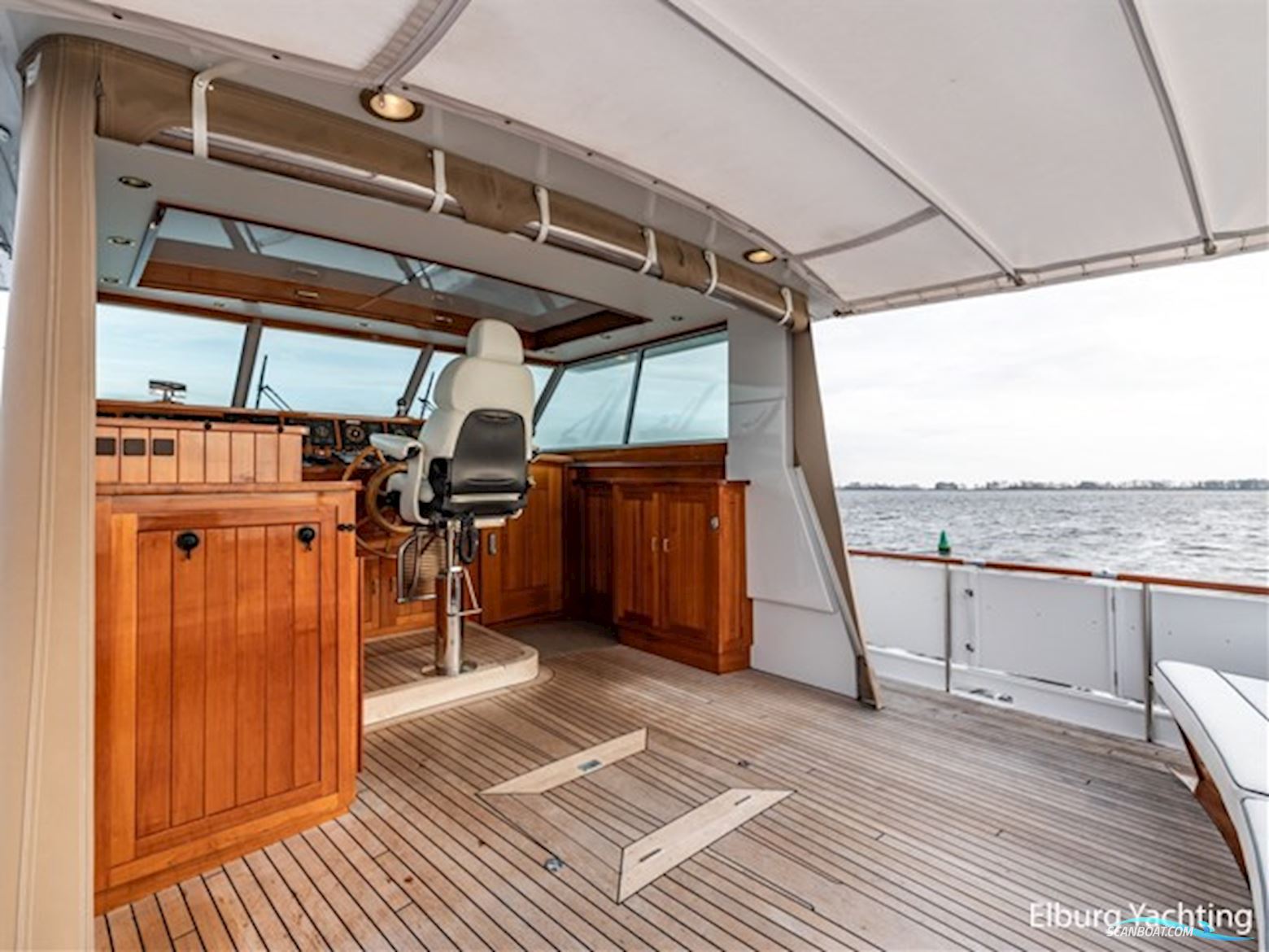 Super van Craft 18.60 - Vast Stuurhuis 