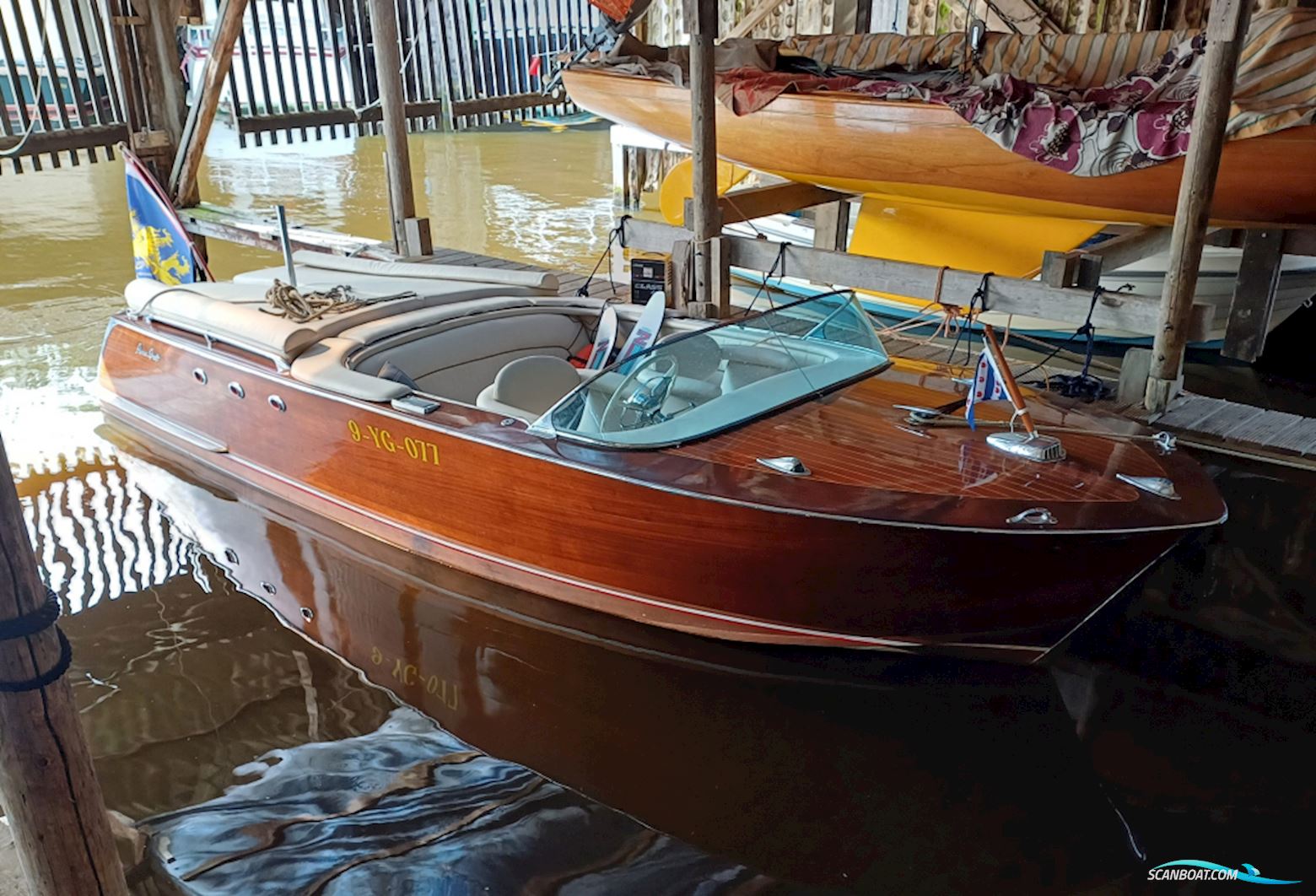 Swiss Craft Riviera Runabout Motorboot 1962, mit Chevy motor, Niederlande