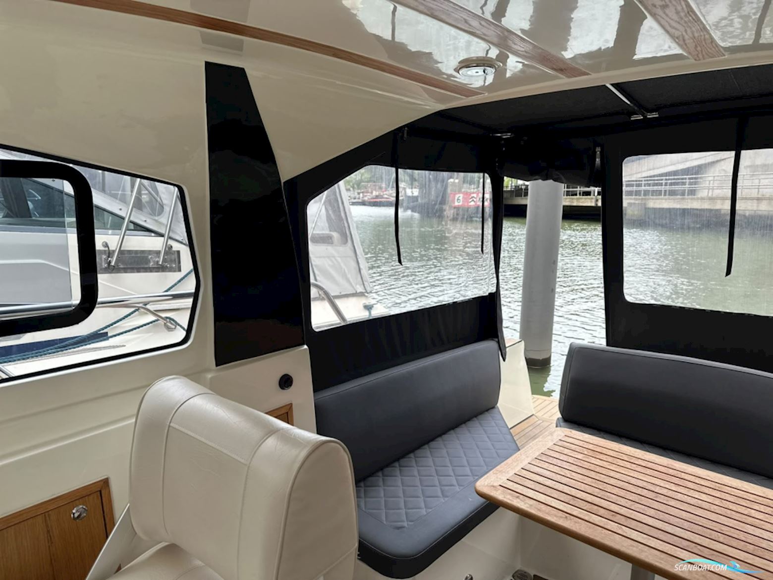 TendR 23 Cabin