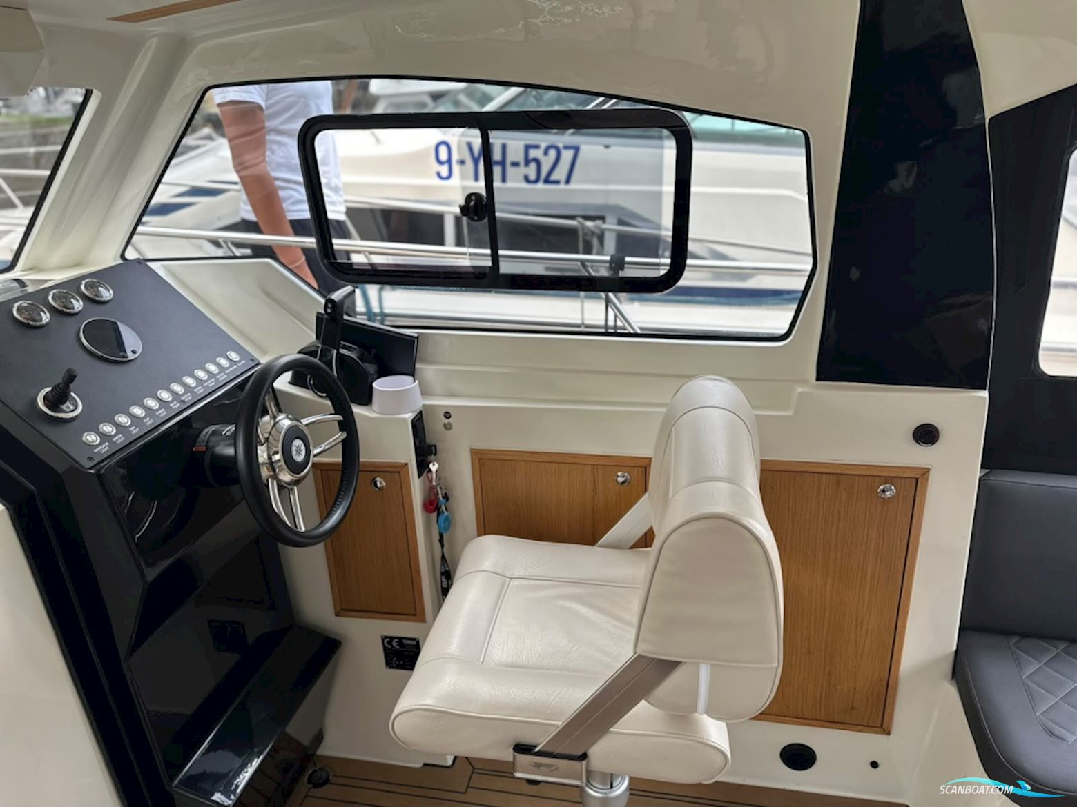 TendR 23 Cabin