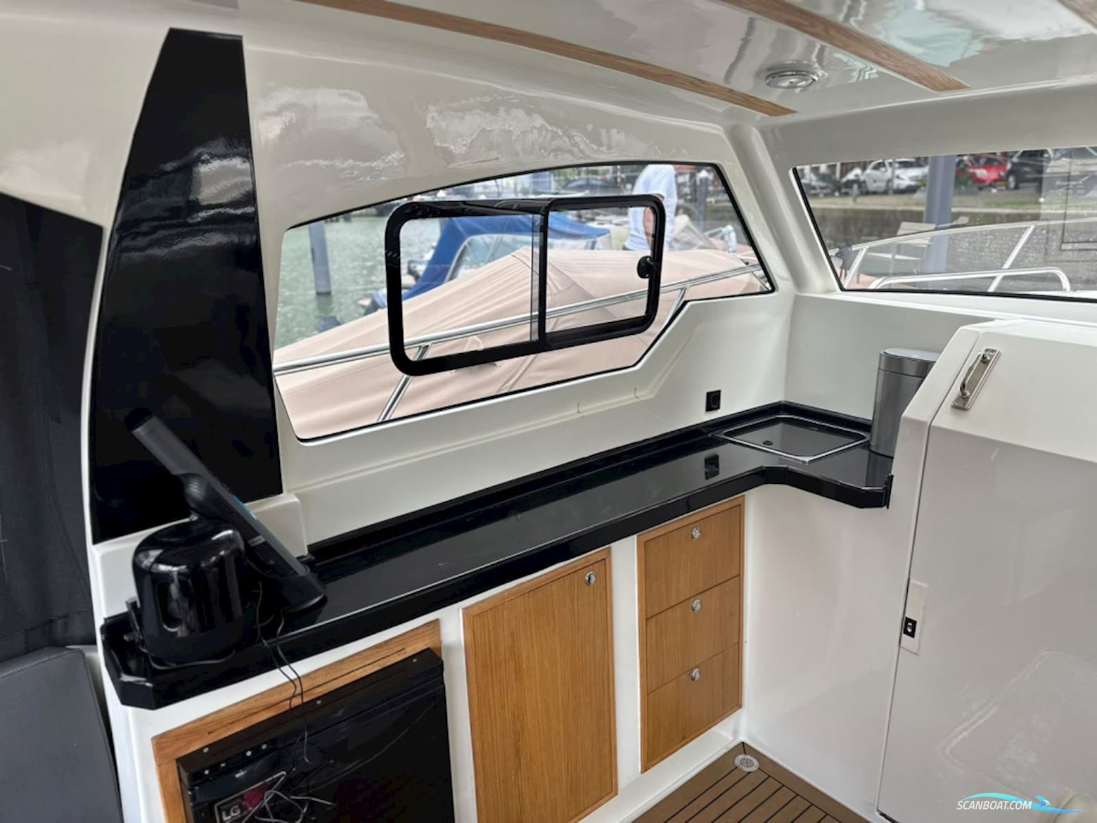TendR 23 Cabin