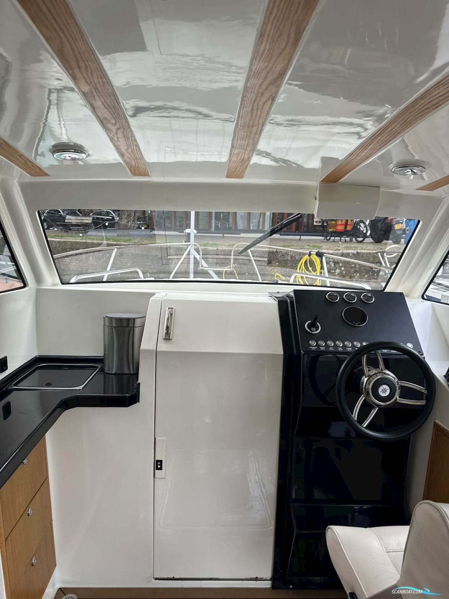 TendR 23 Cabin