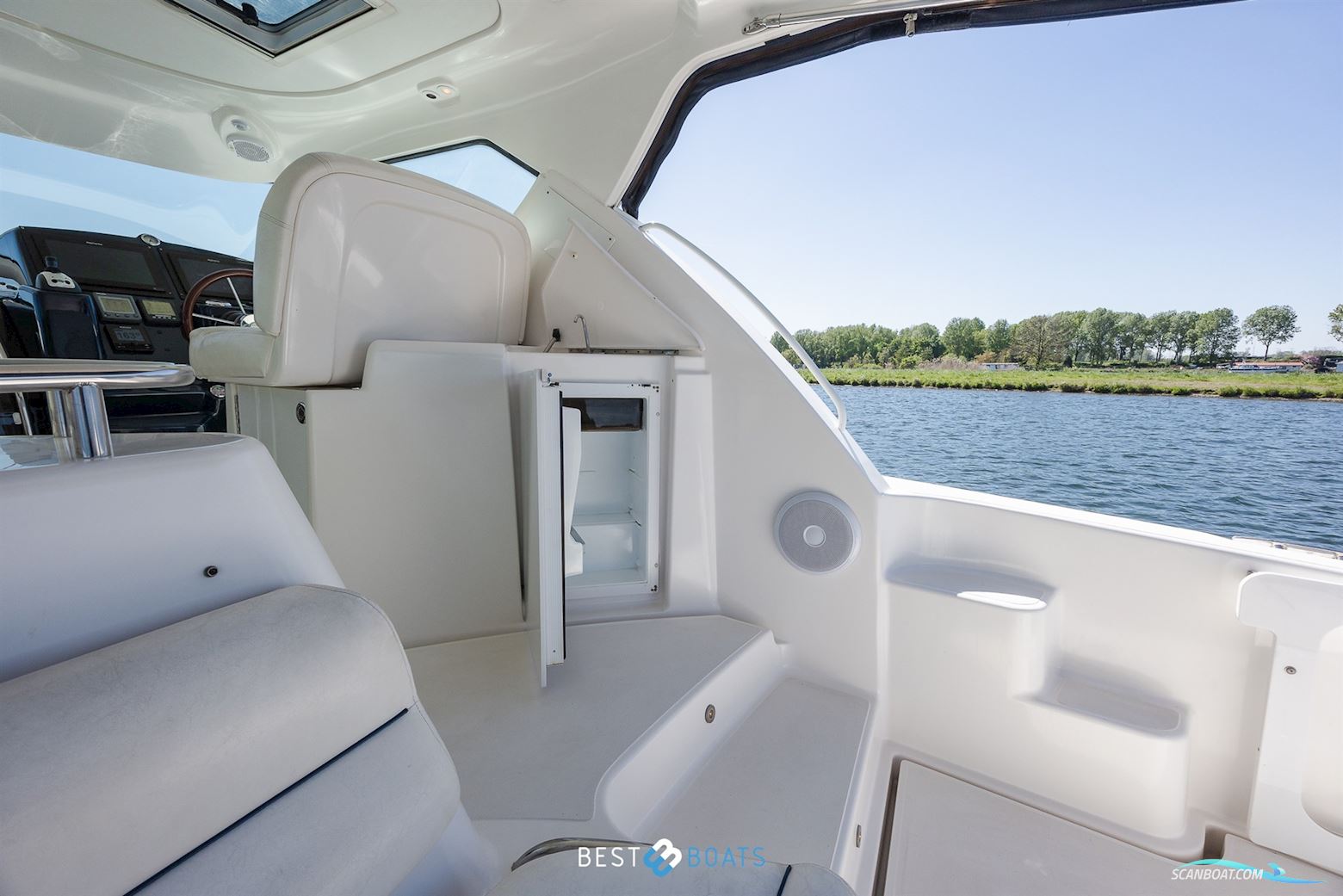 Tiara Yachts 4300 Sovran