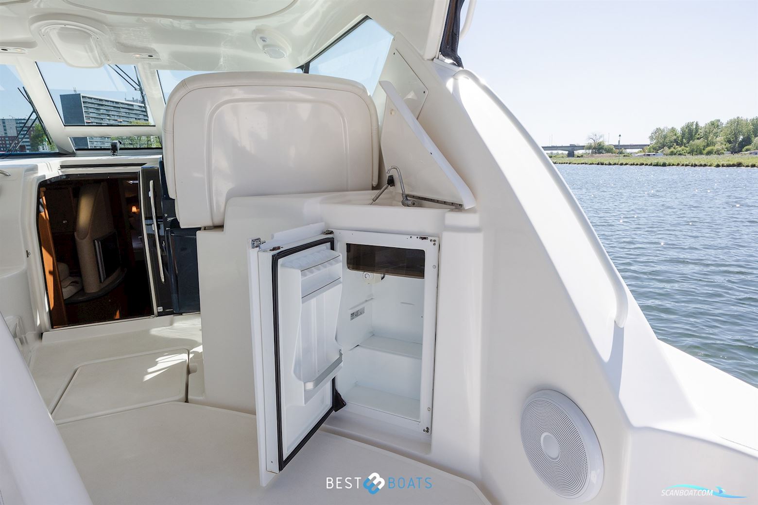 Tiara Yachts 4300 Sovran