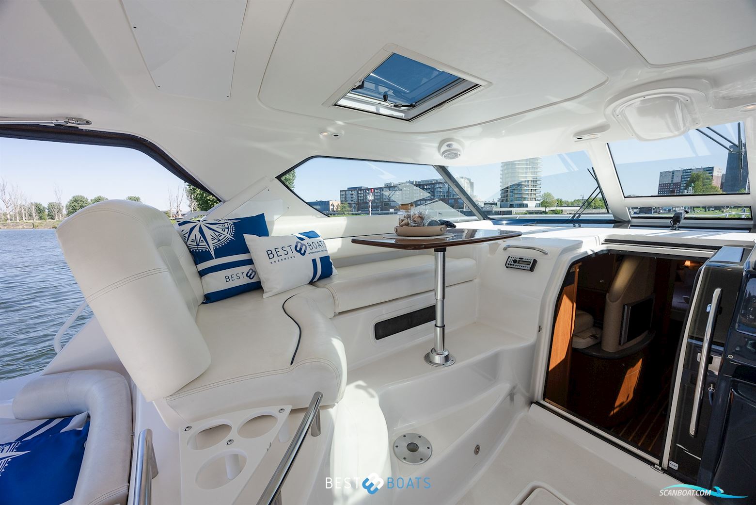 Tiara Yachts 4300 Sovran
