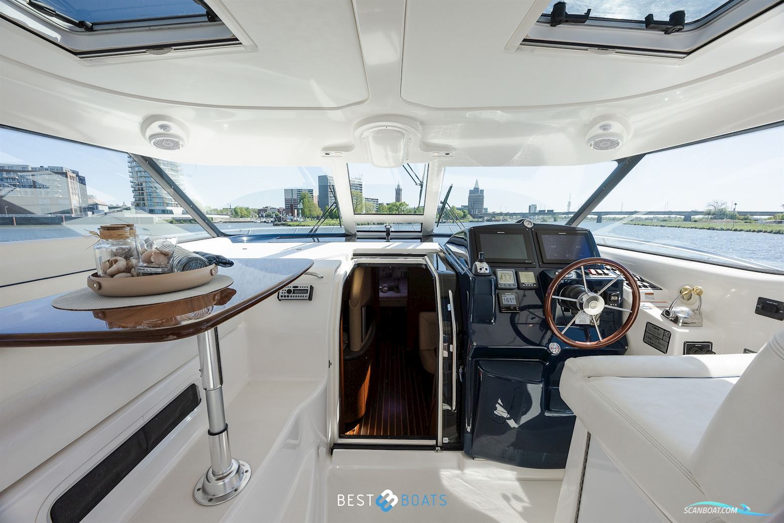 Tiara Yachts 4300 Sovran