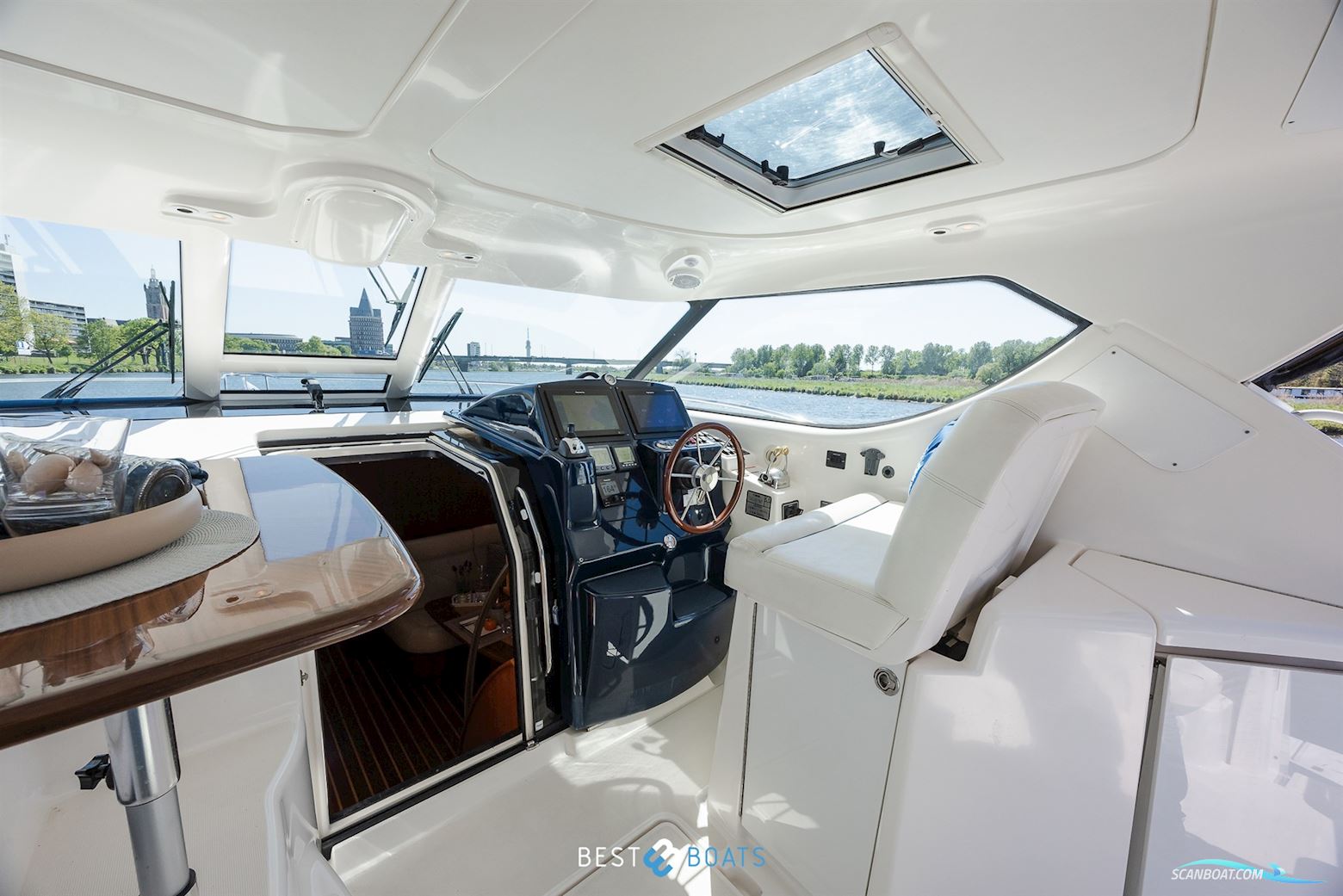 Tiara Yachts 4300 Sovran