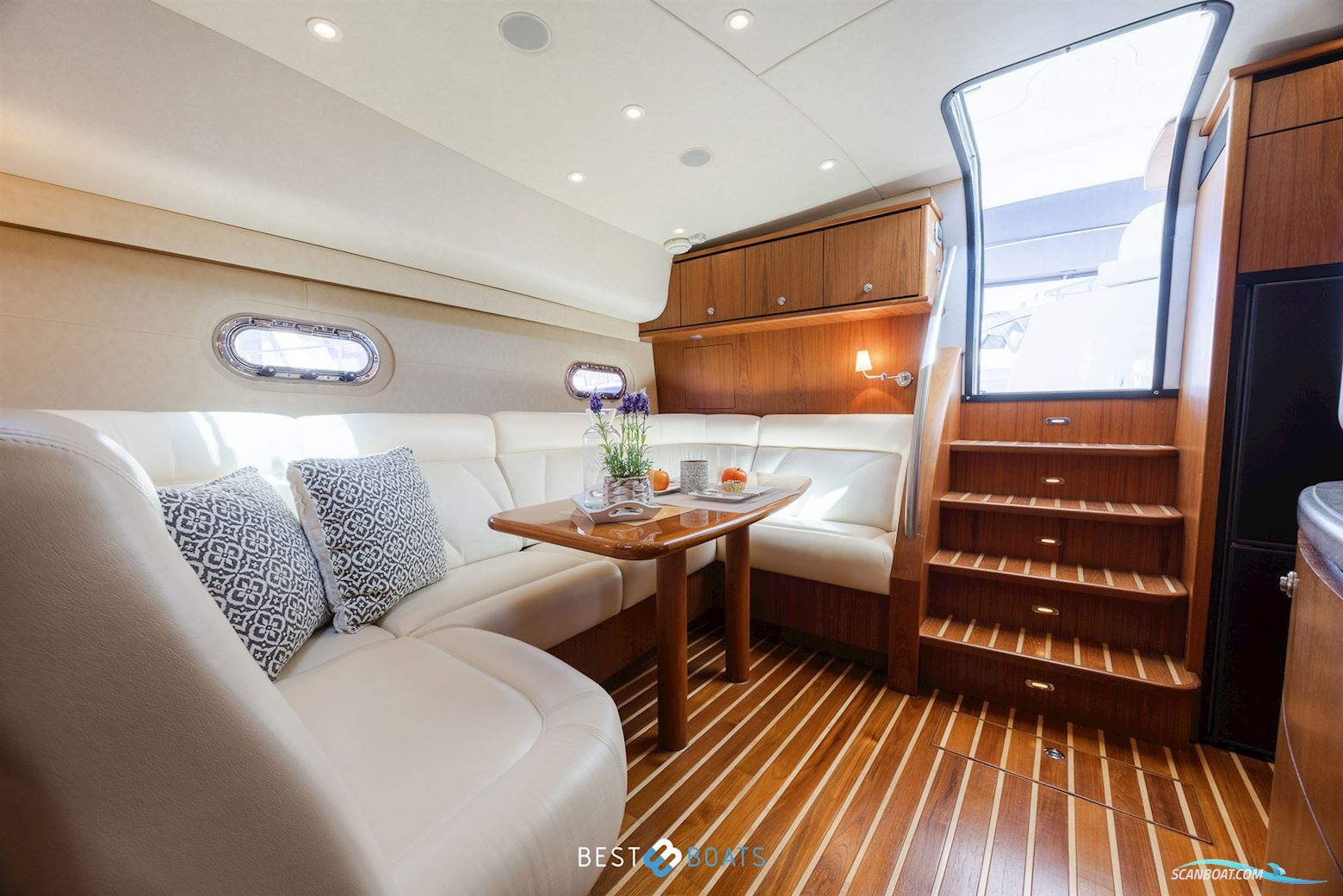 Tiara Yachts 4300 Sovran