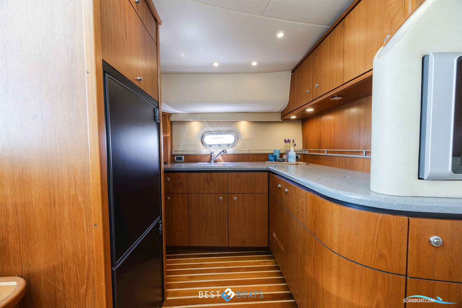 Tiara Yachts 4300 Sovran