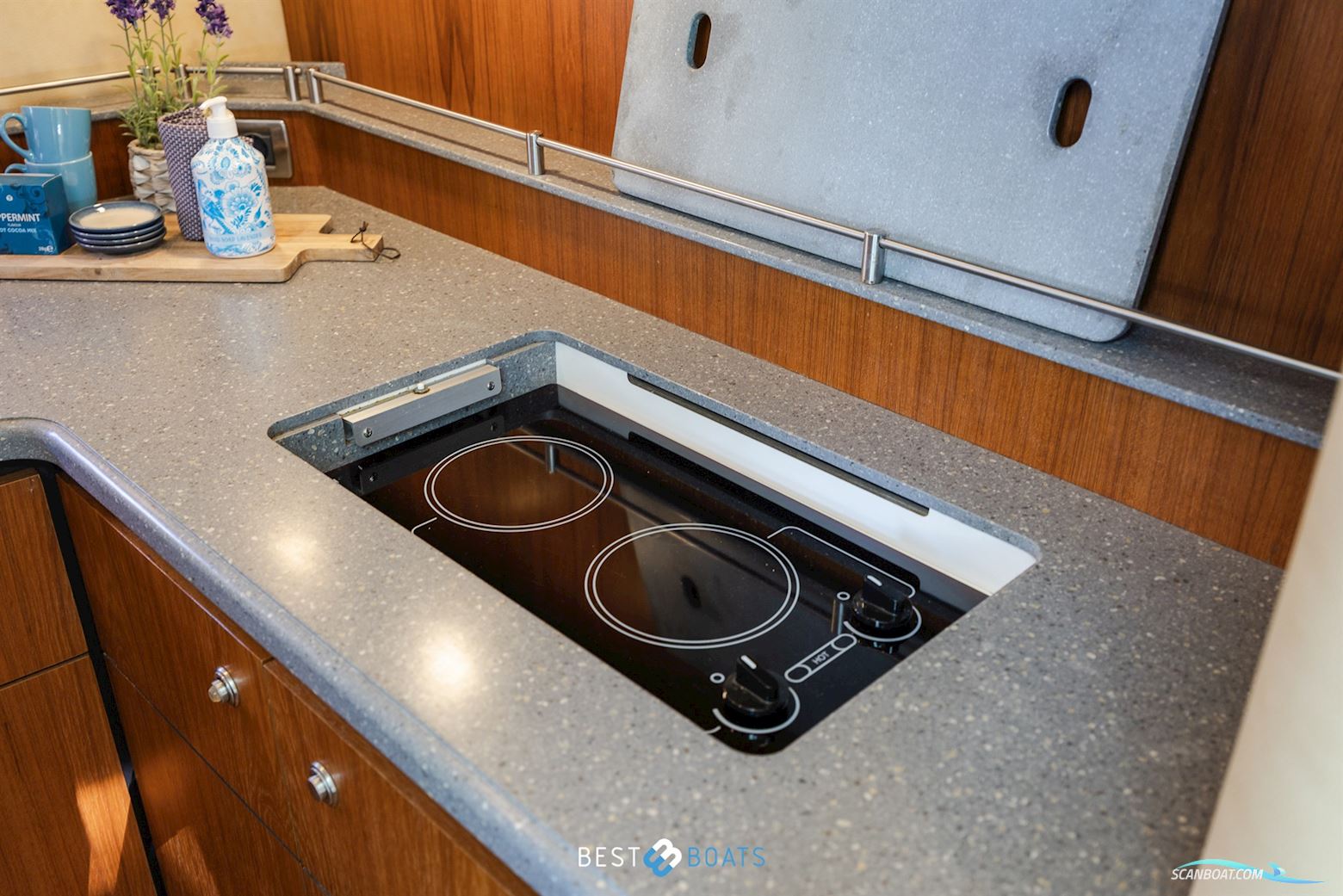 Tiara Yachts 4300 Sovran