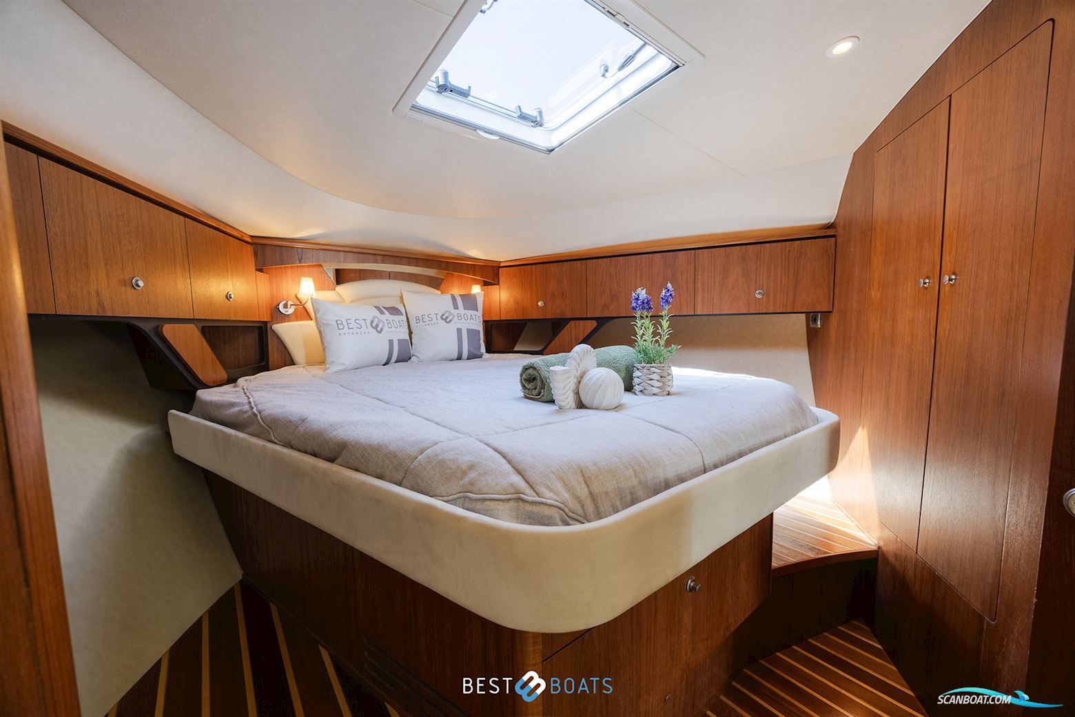 Tiara Yachts 4300 Sovran