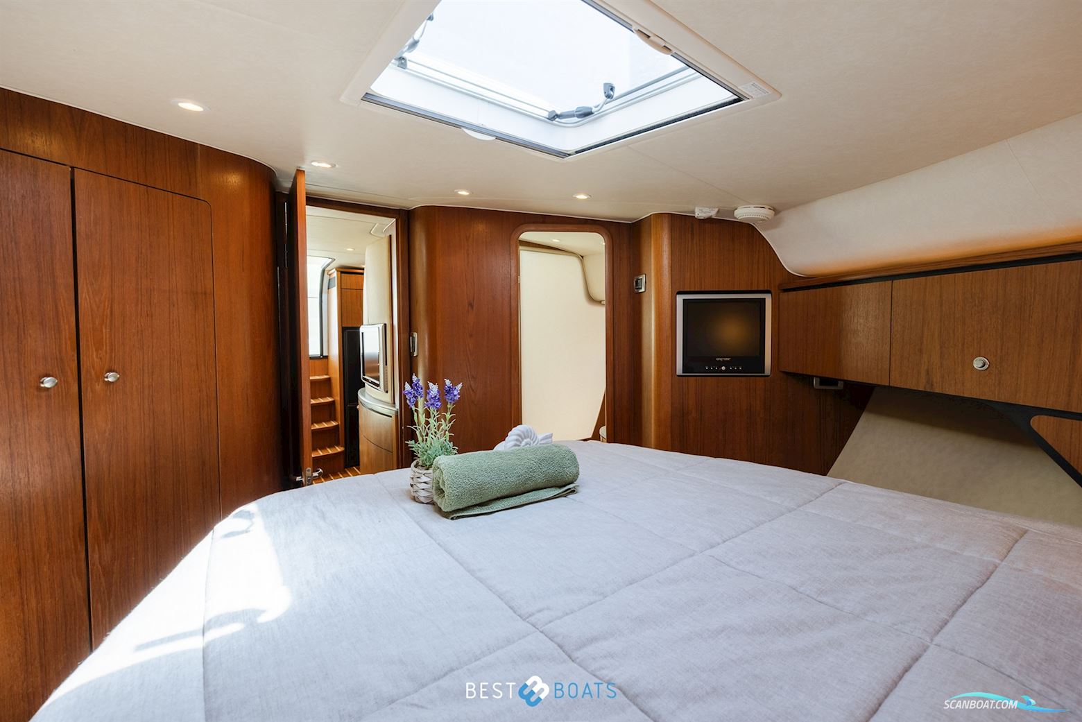 Tiara Yachts 4300 Sovran