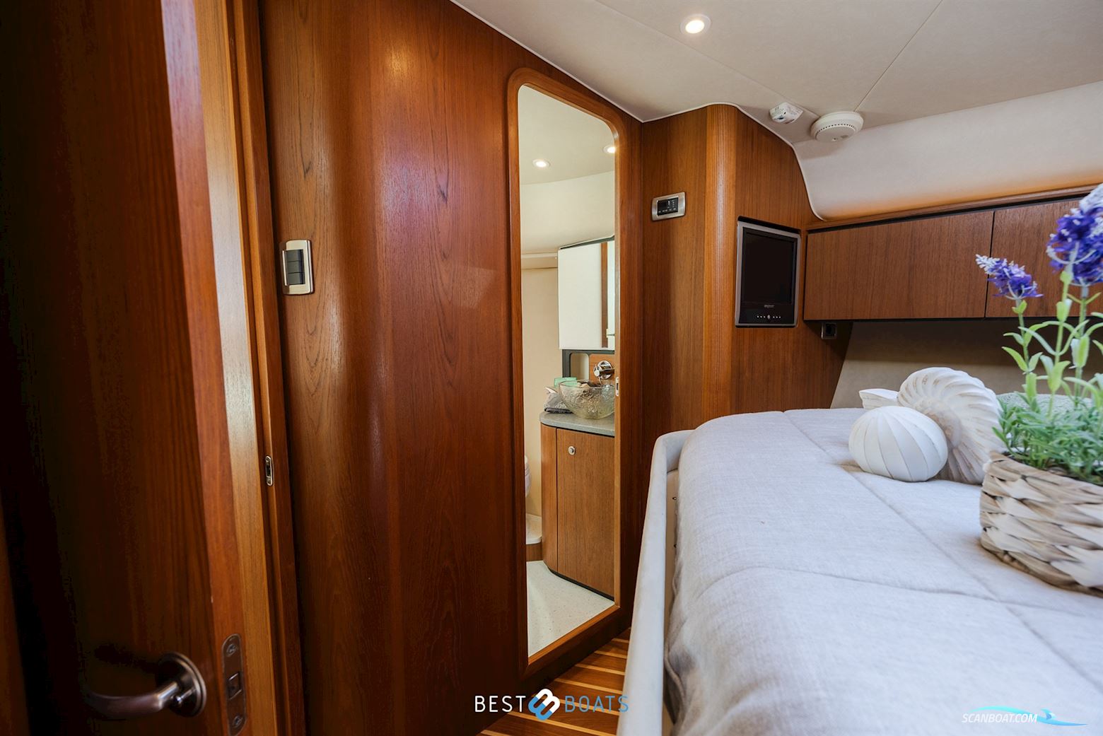 Tiara Yachts 4300 Sovran