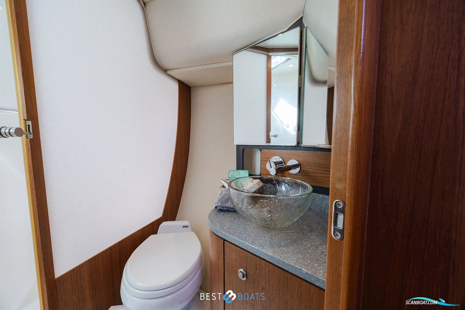 Tiara Yachts 4300 Sovran