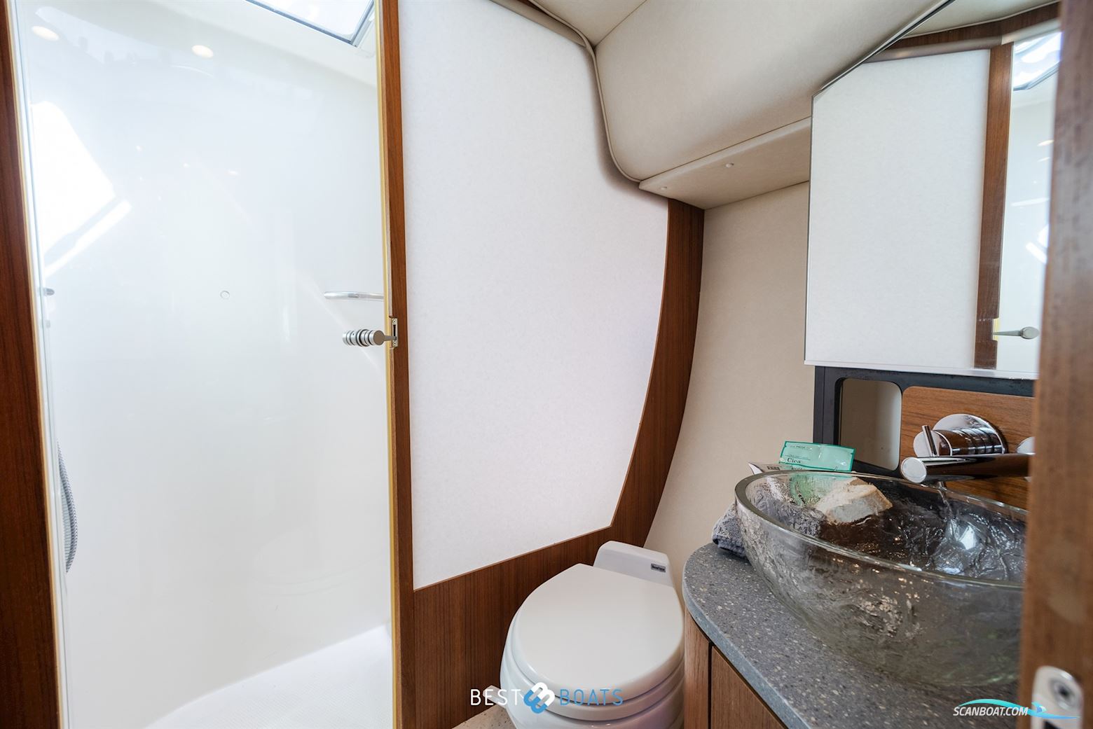 Tiara Yachts 4300 Sovran