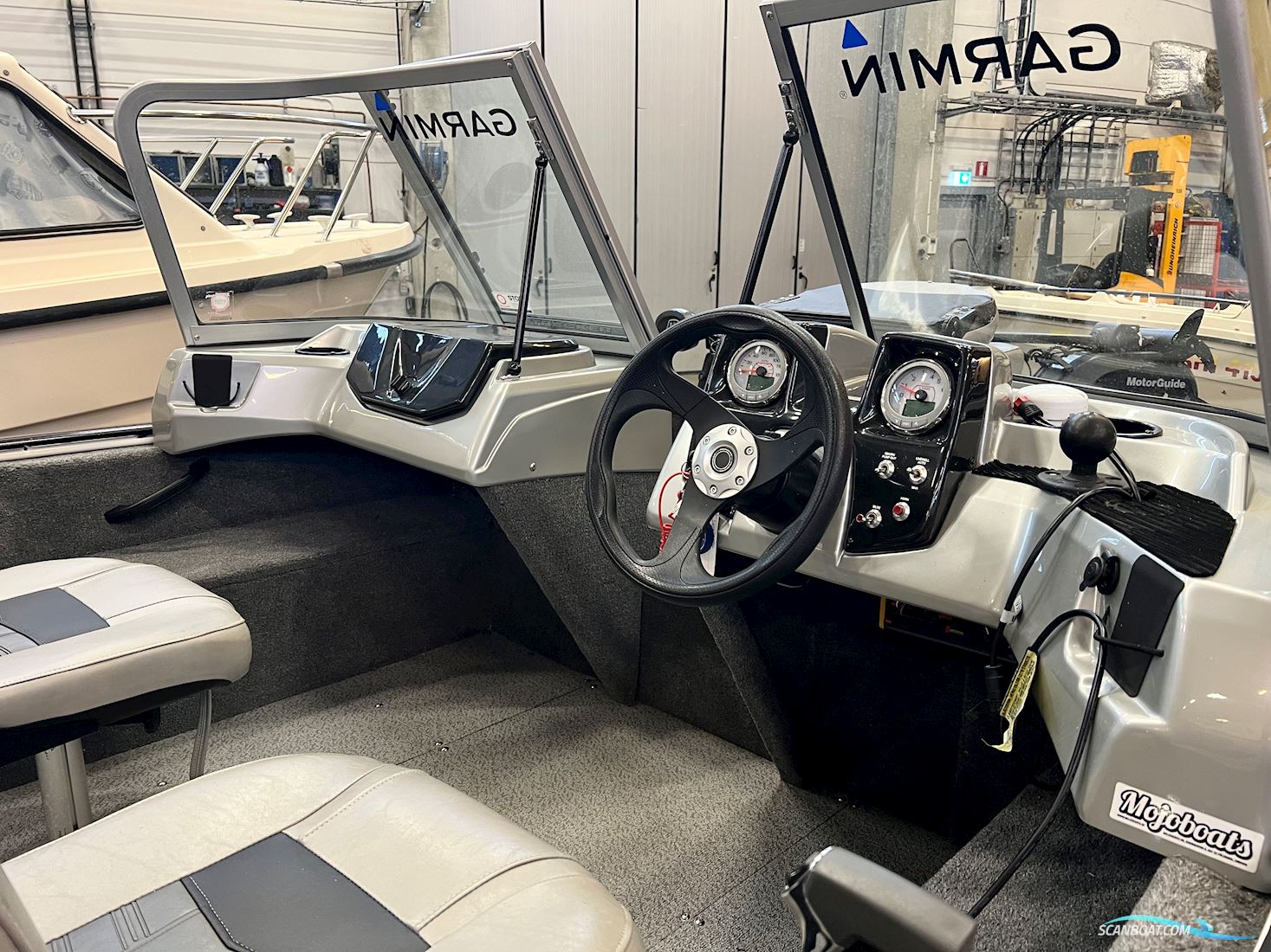 Tracker Pro Guide V16 WT