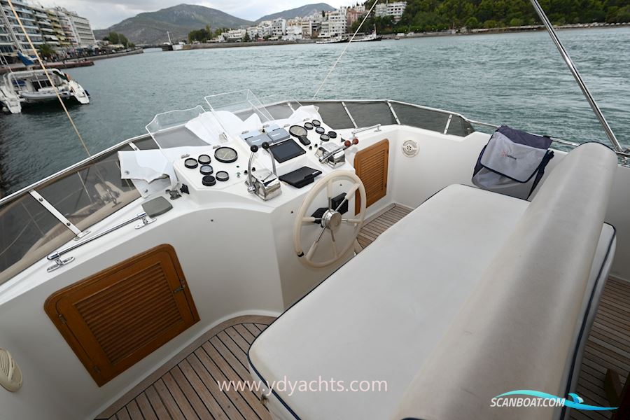 Trader 44 Sundeck