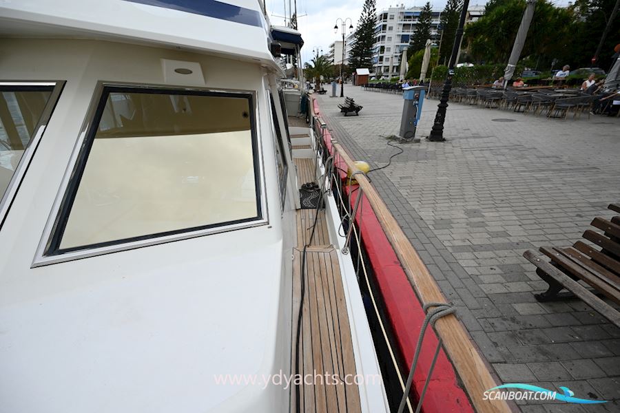 Trader 44 Sundeck