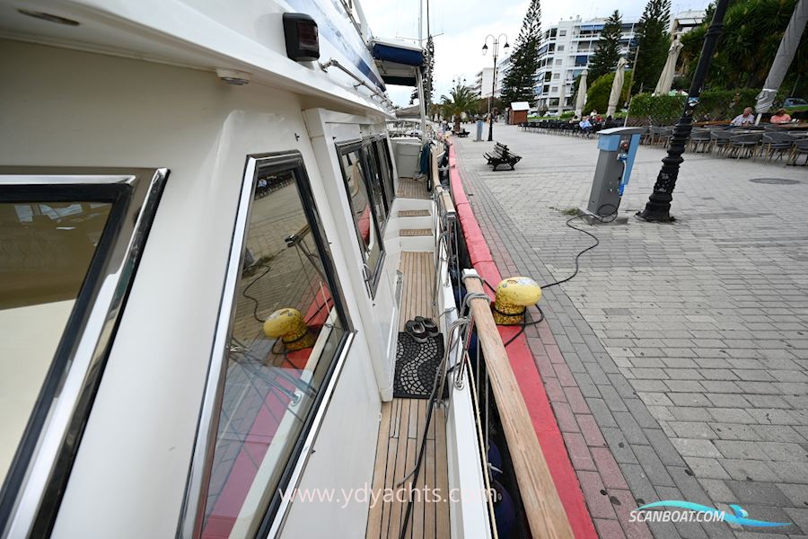 Trader 44 Sundeck