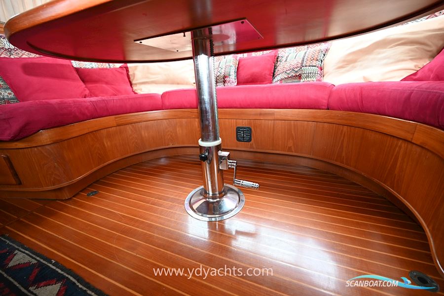 Trader 44 Sundeck