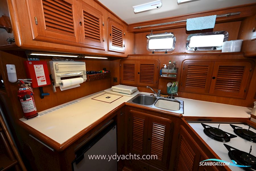 Trader 44 Sundeck