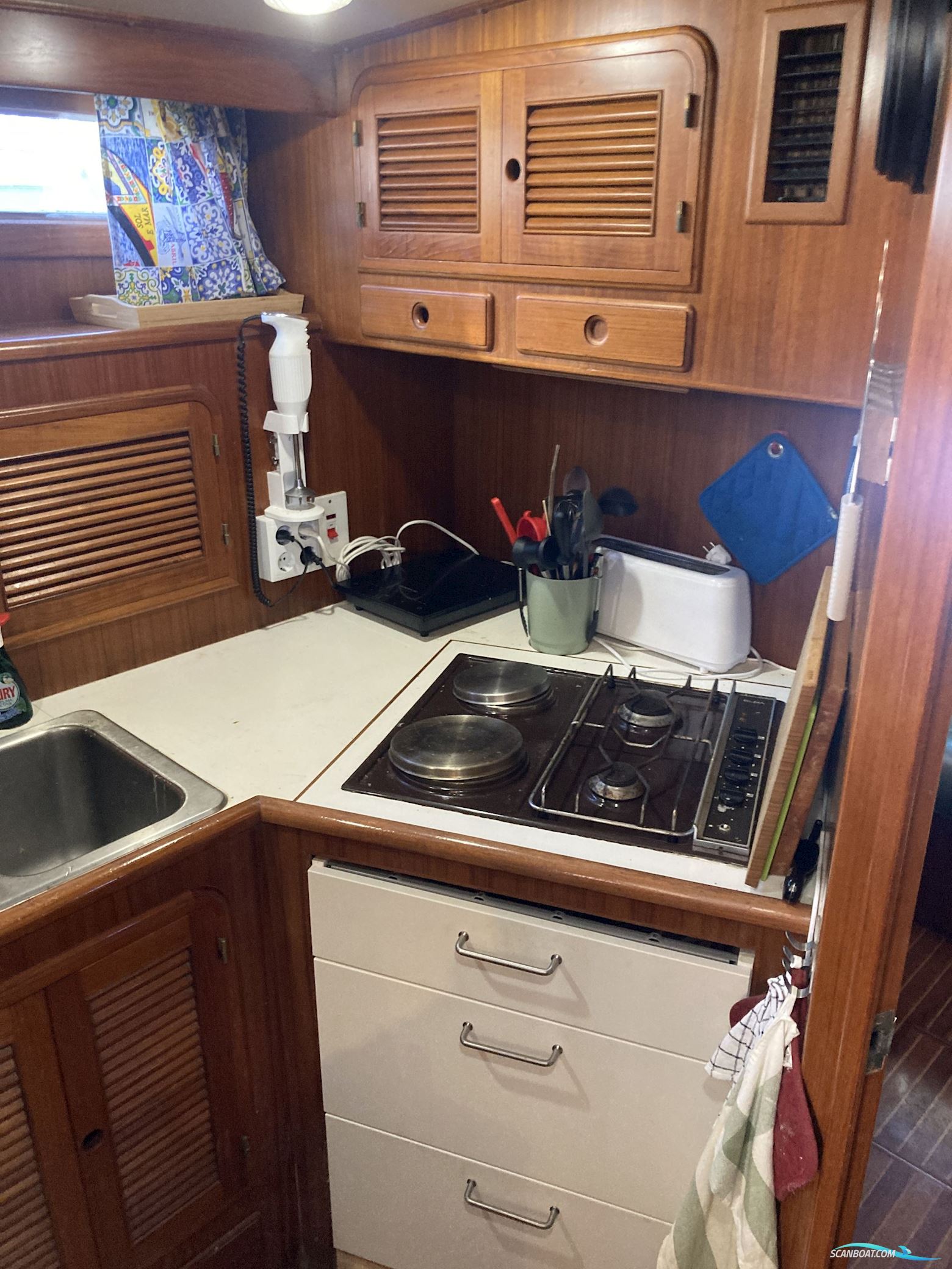 Trader 47 Flybridge well maintained Cruising Motor Yacht