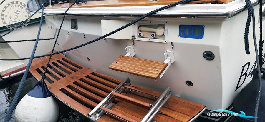 Trojan Yacht 25 Express