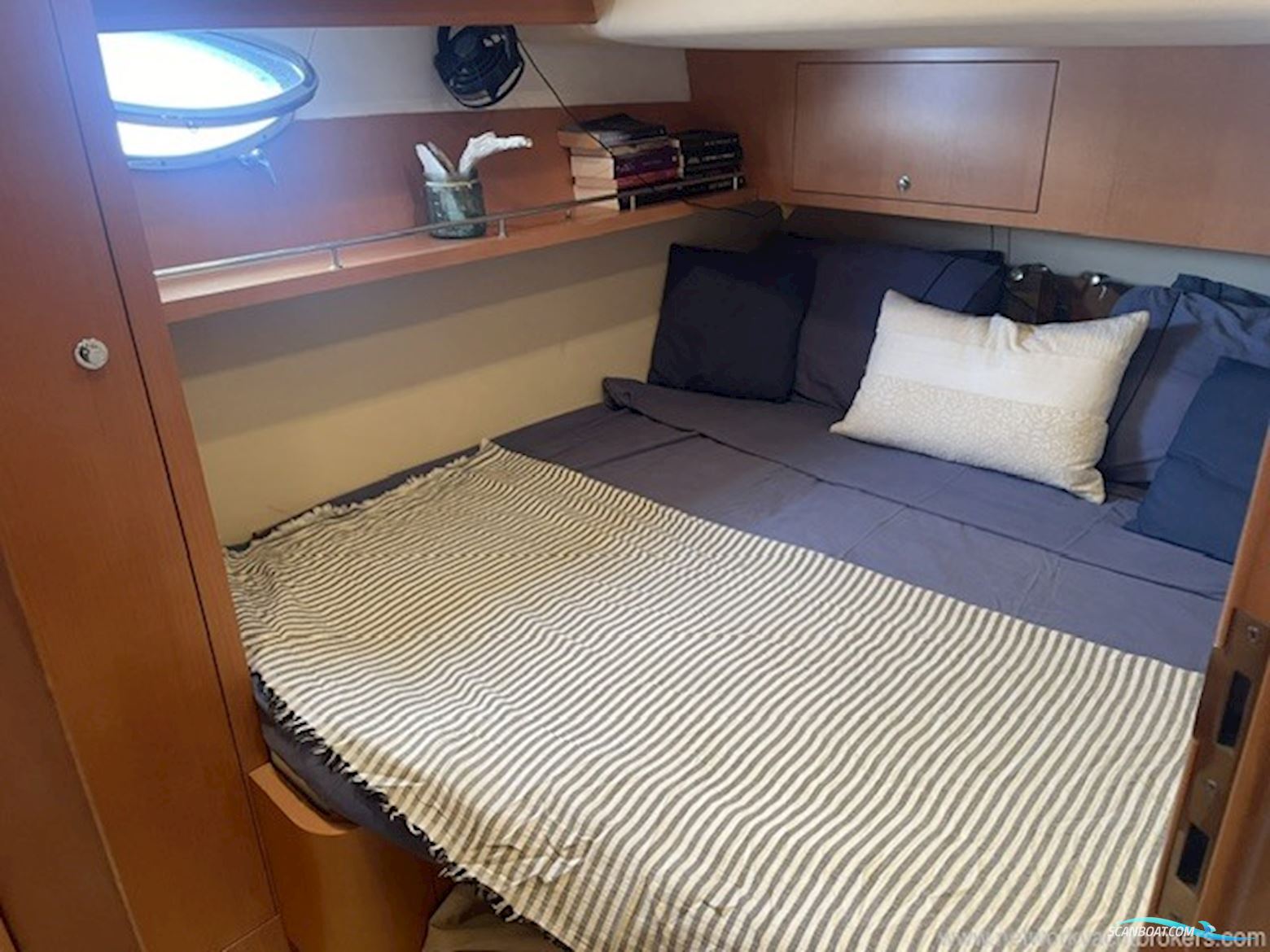 Uniesse 42