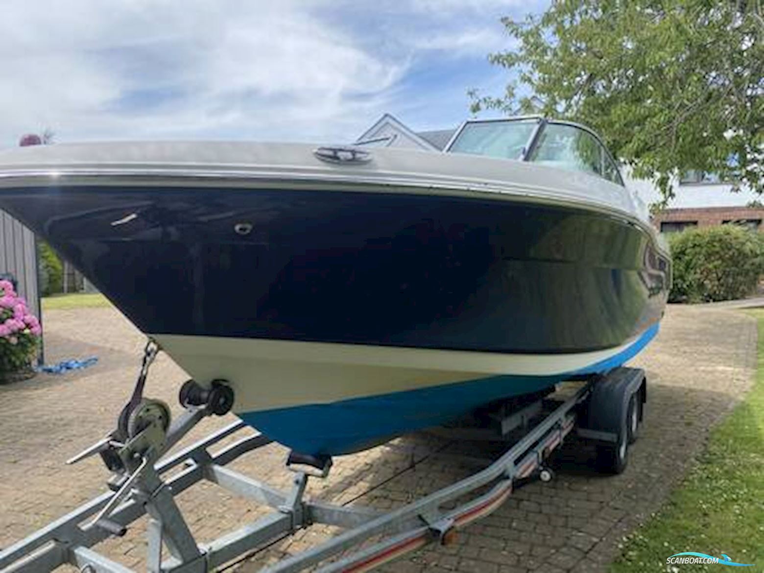 Unique Robalo R207 Dual Console Motorboot 2018, mit Yamaha F200XB motor, England