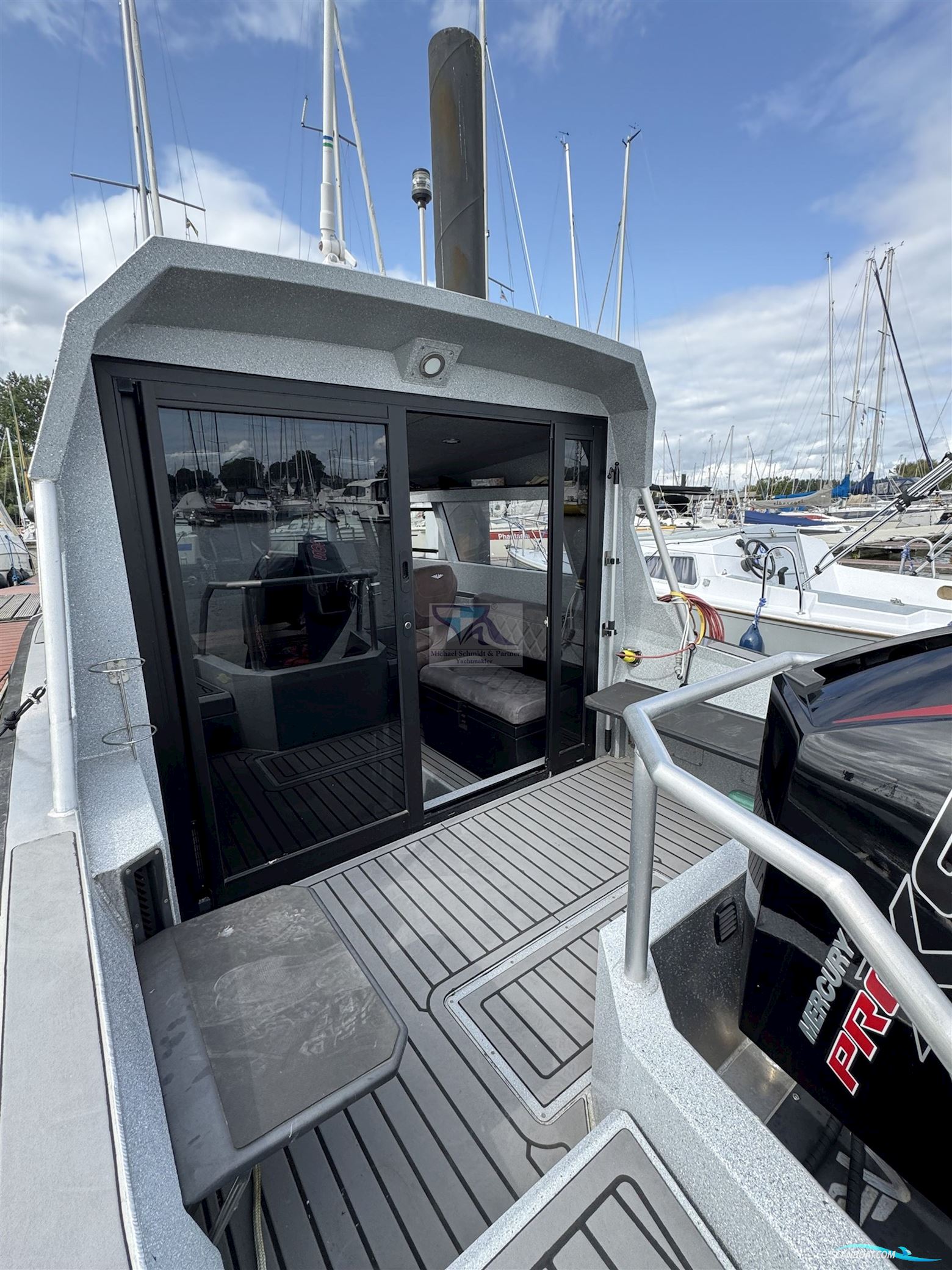 V-Boats Voyager 700 Cabin