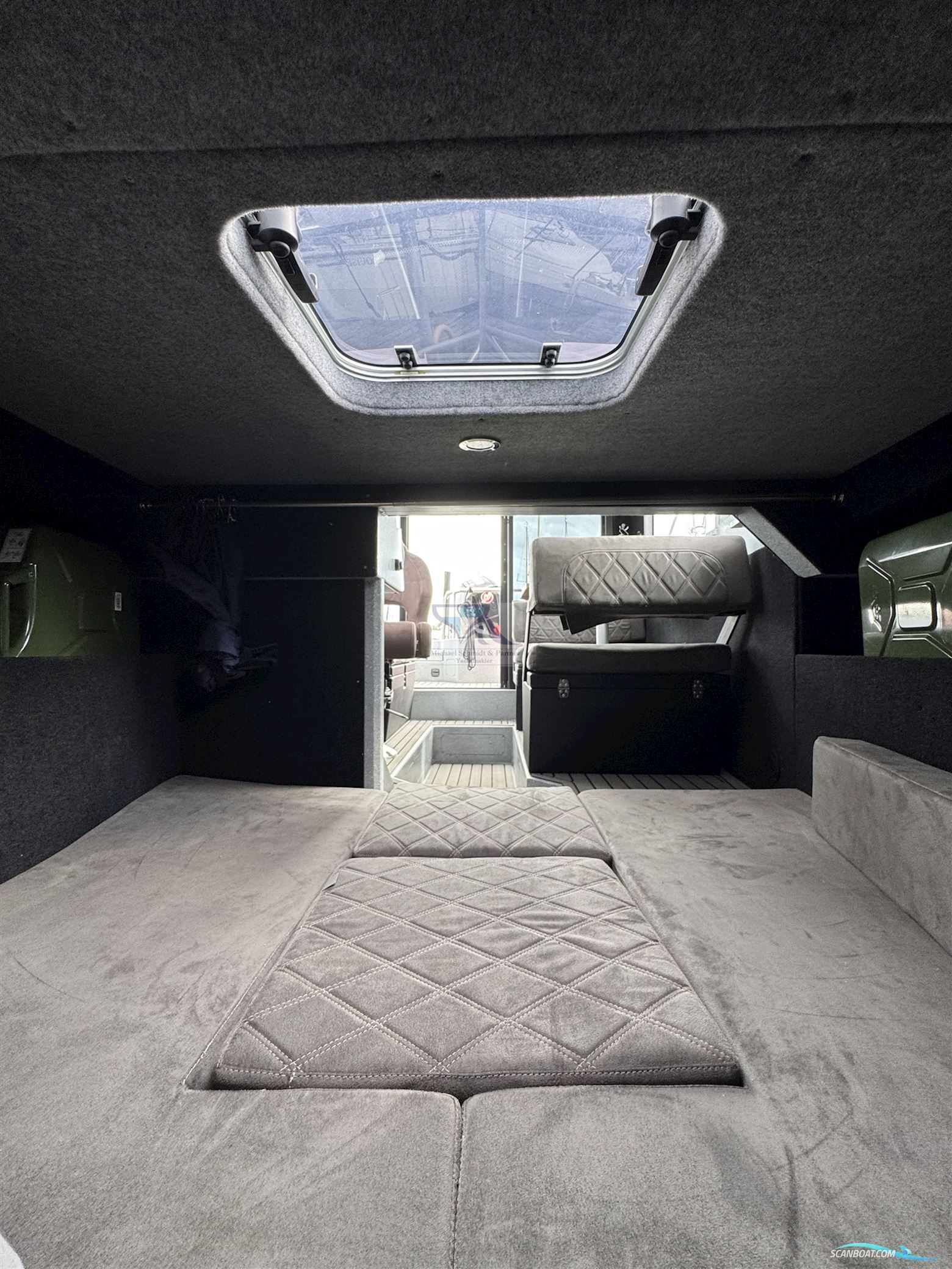 V-Boats Voyager 700 Cabin