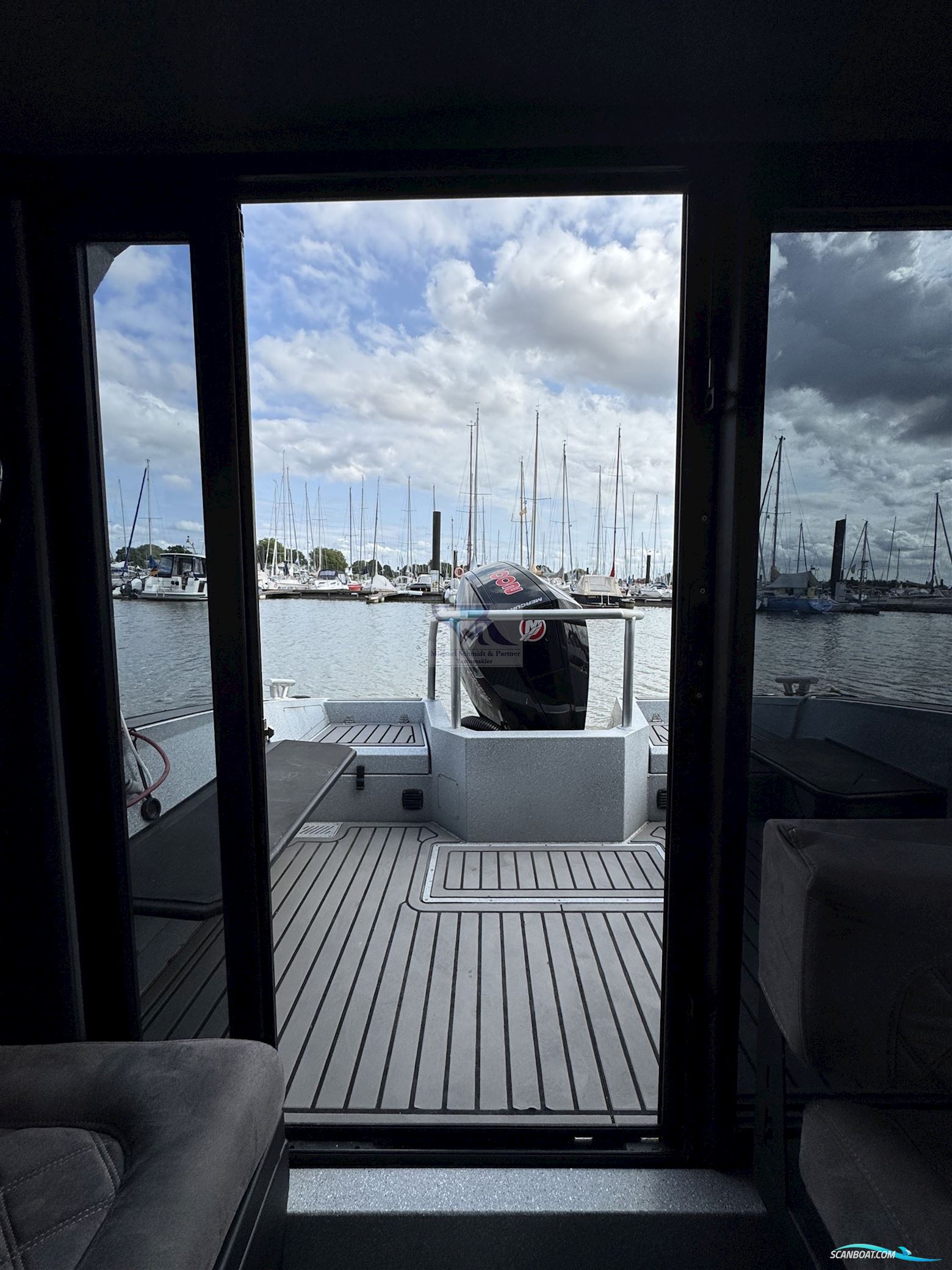 V-Boats Voyager 700 Cabin